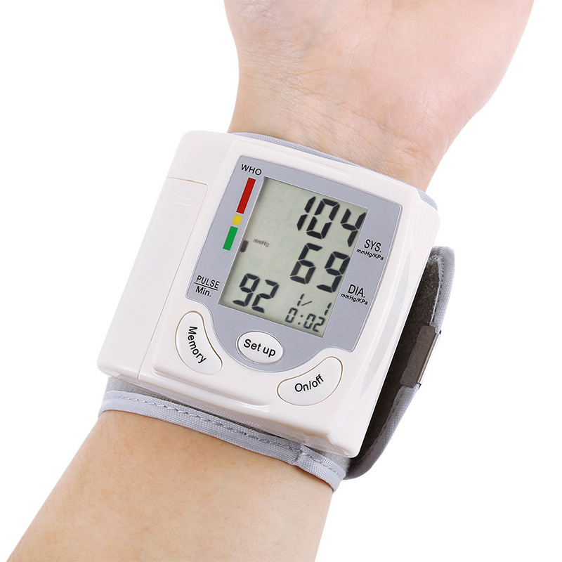 1a0d64b5-e922-484e-b95b-835d1476d93f.jpg Tensiomètre Électronique Poignet – Idéal Seniors & Hypertension – Image 1
