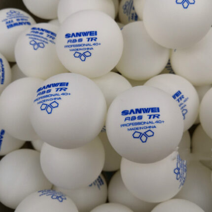 Lot de 100 balles de tennis de table et de ping pong.