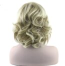 Perruque Courte Bouclée Dorée – Fibre Haute Température – Image 3