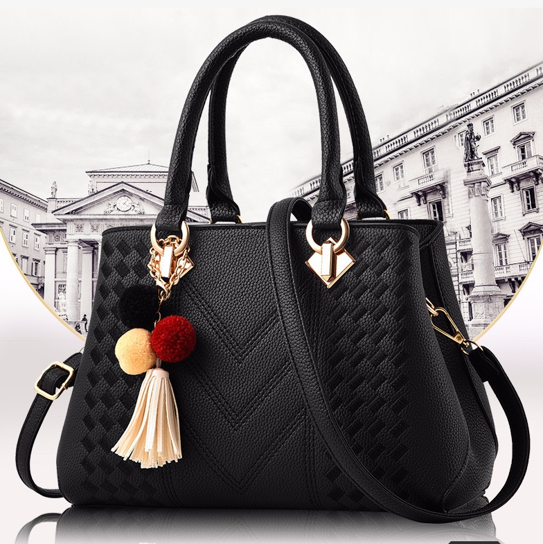 d18f3b5e-b85c-47d0-8a66-90b38fe21fca.jpg Sac à Main Femme Tendance – Porté Épaule ou Bandoulière – Image 1
